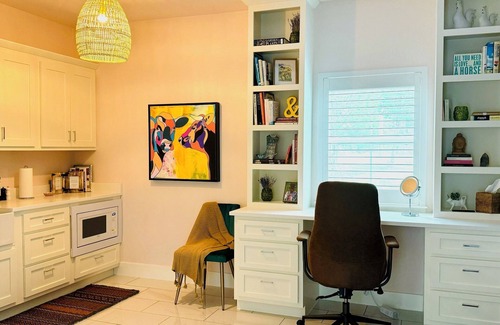 Round Top House | Stylish studio with electric car port and kitchenette 2 miles from the square!
