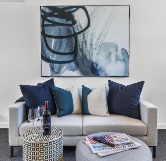 St Kilda West Apartment | Stylish Studio with Great Amenities near Beachside