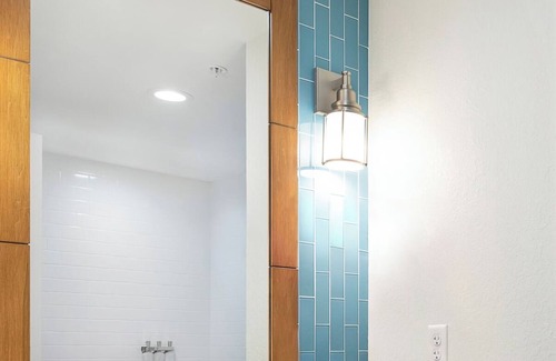 Park Shore Hotel | Stylish Suite Close to Tin City – Dining + Shops Only a Short Ride