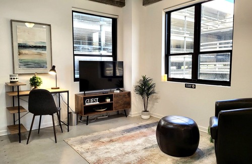 Columbia Apartment | Stylish suite DOWNTOWN with FREE parking and a GYM