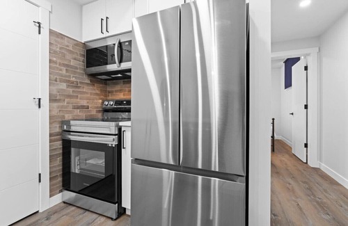 Jasper Place Apartment | Stylish Suite * NearWEM * 4 twin bed * Central