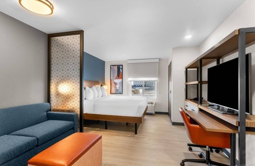 Cheyenne Hotel | Stylish Suite w/Modern Design & Practical Features for Business Travelers