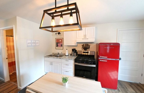 St Ignace Apartment | Stylish Suite! Walk to Ferry