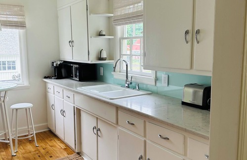 Ontonagon Cottage | Stylish Summer Cottage Close to Beach & Town with 3 Beds/AC/Wifi/Fire Pit