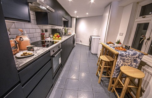 Montpelier House | Stylish Super Central Modern Townhouse Retreat