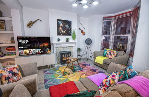 Montpelier House | Stylish Super Central Modern Townhouse Retreat