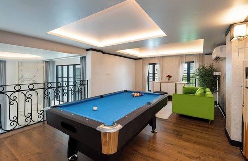 Phra Khanong Nuea Villa | Stylish 7Beds Poolhouse with Cinema & Lift - 2min to BTS