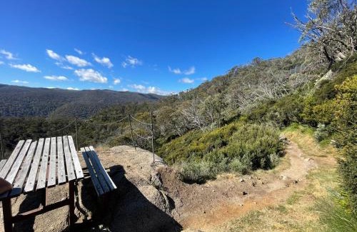 Thredbo Apartment | Stylish Thredbo Alpine Chalet + Garage in Tranquil Setting