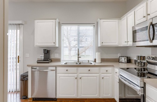 McArdle House | Stylish townhome close to every convenience.