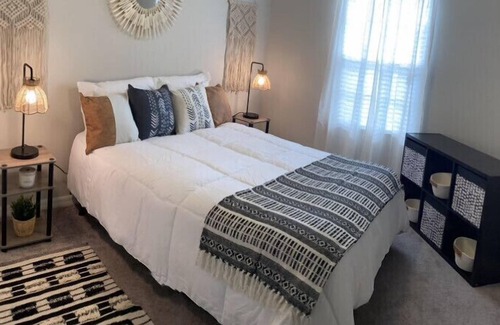 Riverview House | Stylish Townhome With Pond View