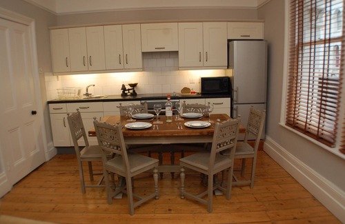 St Leonards-On-Sea Apartment | Stylish two bedroom appartment on 2 floors - Central location near the beach!