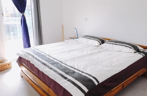 Wandsworth Apartment | Stylish two bedroom riverside flat