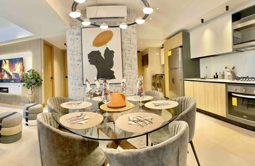 Viejo Arroyo Hondo Apartment | Stylish Upscale Apt with Pool