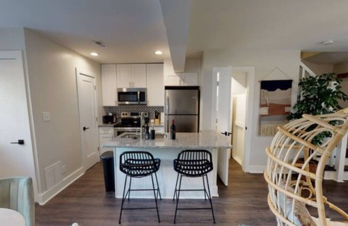 Villa Heights Apartment | Stylish Uptown 2BR & 1.5 Bath Getaway, by Mansion