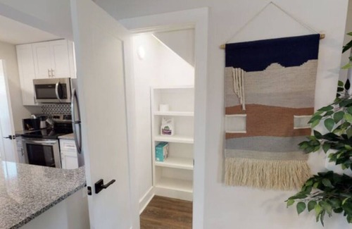Villa Heights Apartment | Stylish Uptown 2BR & 1.5 Bath Getaway, by Mansion