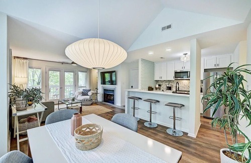 Charlotte Center City Condo | Stylish Uptown condo in Historic 4th Ward!