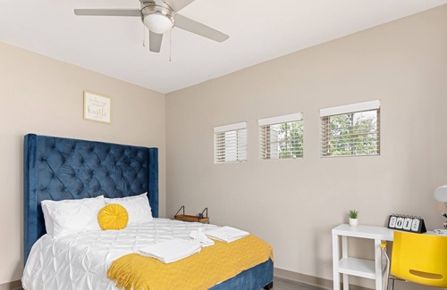 Third Ward Apartment | Stylish Uptown Loft 5 mins to Panthers Stadium, Convention Center