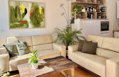 Altstadt Apartment | Stylish Urban Apartment in the Heart of the HafenCity