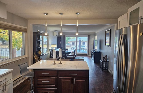 West Seventh House | Stylish Urban Escape. Minutes To Downtown St. Paul, Mall of America and MSP