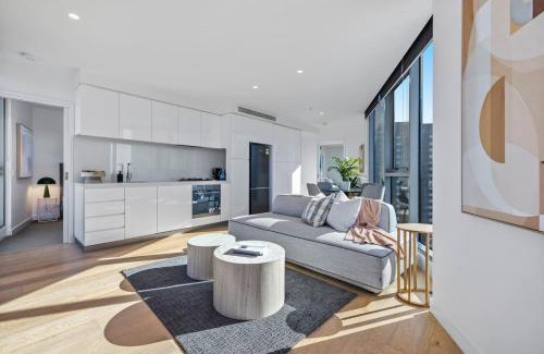 Southbank Apartment | Stylish, Views, Heated Pool, Gym
