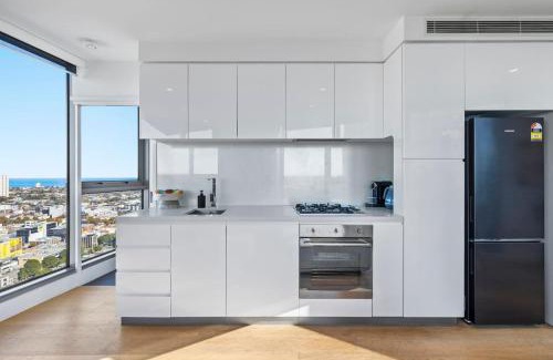 Southbank Apartment | Stylish, Views, Heated Pool, Gym