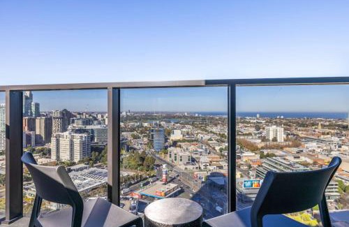 Southbank Apartment | Stylish, Views, Heated Pool, Gym