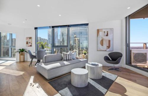 Southbank Apartment | Stylish, Views, Heated Pool, Gym