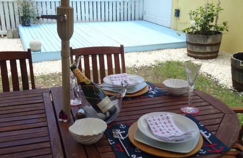 Bottom Bay Apartment | Stylish villa apt, world famous Bottom Bay 5 min walk,swimming pool.A/C