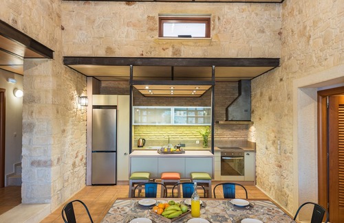 Agia Villa | Stylish, villa close to the beach with ocean view.