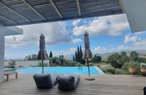 Paleros Villa | Stylish villa three bedrooms central location, private pool, sea & mountain view