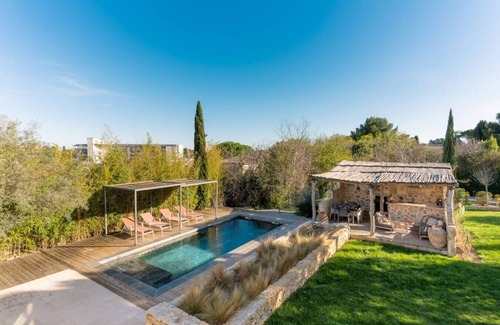 Hopitaux-Facultes Villa | Stylish villa with pool in private domain, walking distance to the shops and public transport