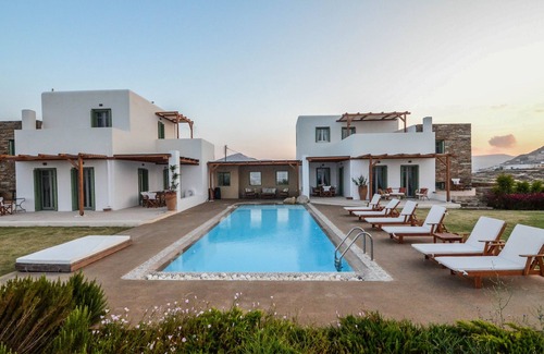 Ios Villa | Stylish villa with spectacular sea views at a quiet location near the main town.
