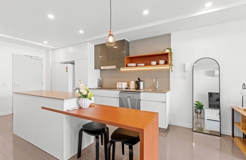 West End Apartment | Stylish West End Stay with Rooftop Pool & BBQ