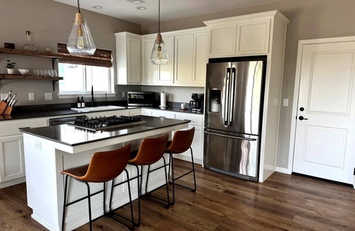 Paso Robles House | Stylish Wine Country Getaway: 2 Acres, Olive Trees & Sunset Views