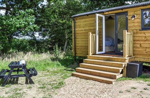 Irstead Cottage | Stylish with complete tranquillity, the perfect place to relax and unwind.