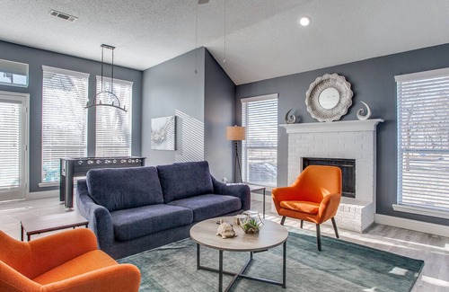Elmo House | Stylishly Updated 3 Bedroom / Foosball Table!
