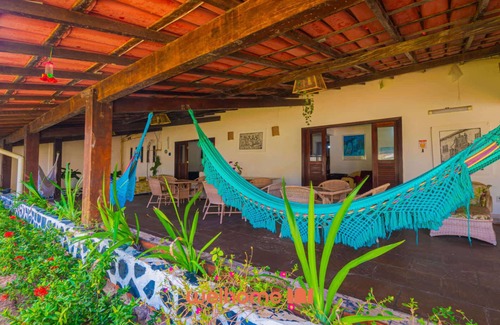 Itapua House | Suíte em Itapuã com piscina e perto da praia