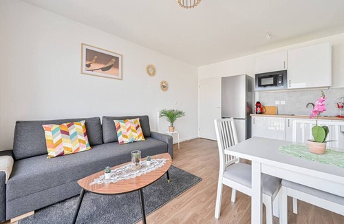 Pierrefitte-sur-Seine Apartment | Sublime Appart Tram Parking 4pers