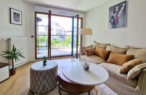 Puteaux Apartment | Sublime appartement 4 étoiles neuf T3 àPuteaux 61m2 proche La Défense, 10m2 de terrasse avec magnifique vue