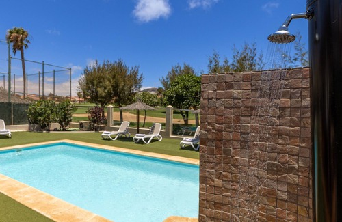 Caleta de Fuste Villa | Substantial Villa for 6 adults with outdoor covered terrace, pool and gardens