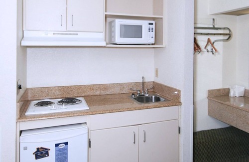Florence Hotel | Suburban Studios Florence I-95