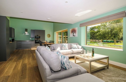 West Meon Cottage | SUETTS FARM BARNS, family friendly, with a garden in Bishop's Waltham