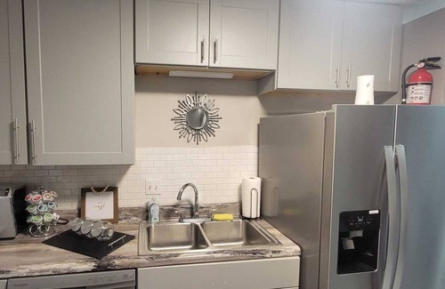 Union City House | Sugar and Spice and Everything Nice 15 mins from Airport!!!