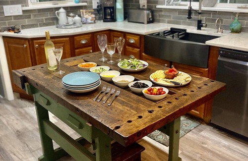 Franklin Cottage | Sugar Creek Place is Your Cozy Private Creekside Getaway!