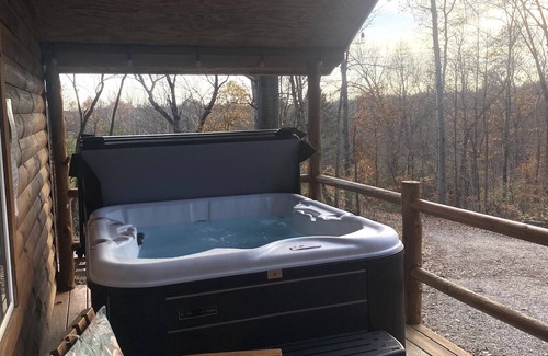 Logan Cabin | Sugar Maple Cabin (Hocking Hills)