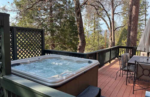 Oakhurst House | Sugar Pine Haus- A Frame Cabin w/Hot Tub!