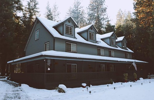 Shingletown Bed & Breakfast | Sugar Pine Room at Tall Timbers Bed & Breakfast