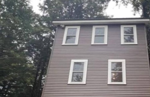 Newport House | Sugar River Treehouse -relaxing escape among the trees on the serene Sugar River