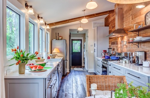 Historic Downtown Franklin Cottage | Sugar Shack - Luxury Farmhouse Style Cottage in the heart of Downtown Franklin
