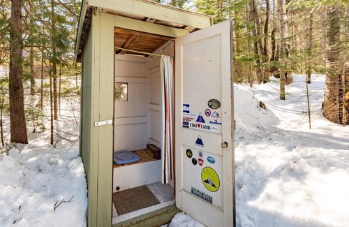 Carrabassett Valley Cabin | Sugarloaf camp - ski/outdoors rustic retreat